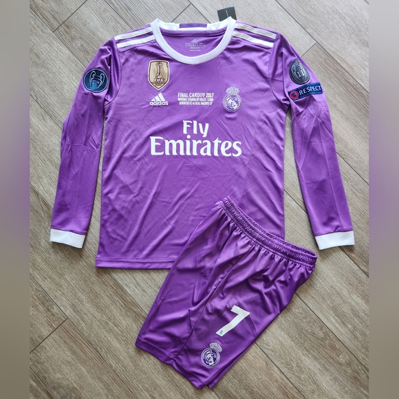 Set Boys Version Retro Team Real Madrid 2017 Ronaldo # 7 - Picture 3 of 7